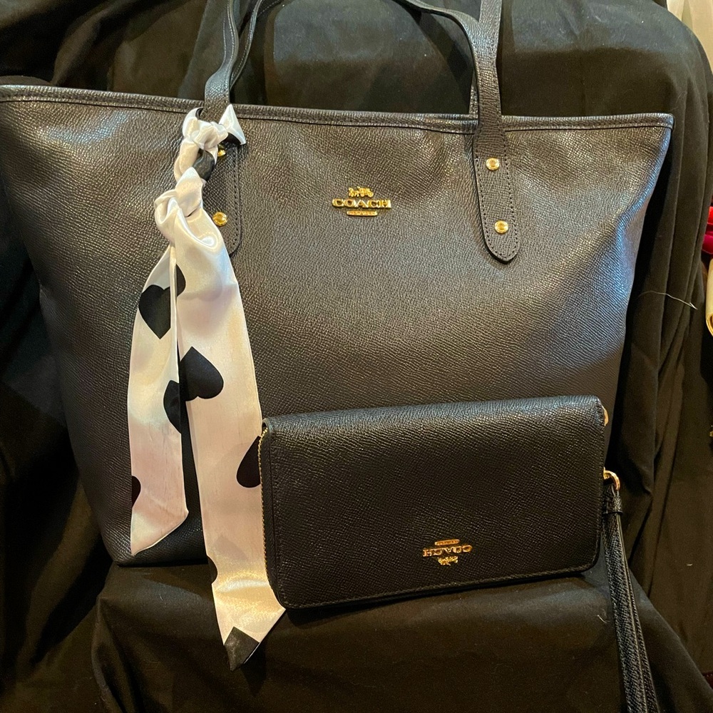 Coach Black Leather Tote with Gold Hardware n Coach Wallett.2 items NWOT